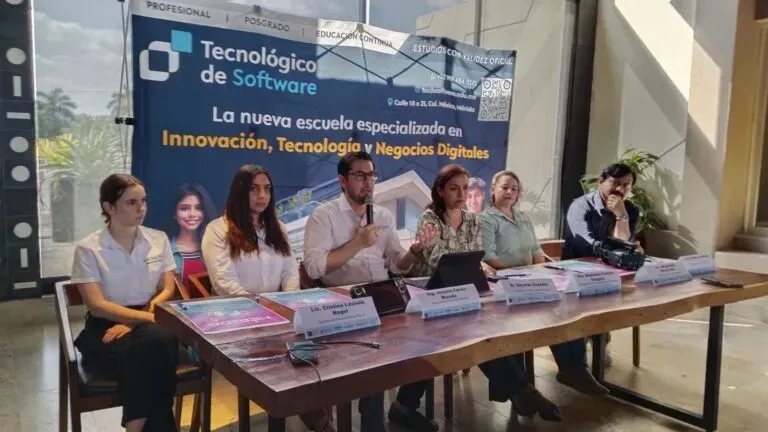 Panel de autoridades y organizadores durante la conferencia de prensa del Global Game Jam 2026 sede Mérida